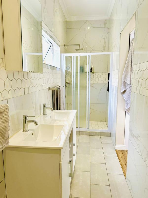 4 Bedroom Property for Sale in Vredehoek Western Cape